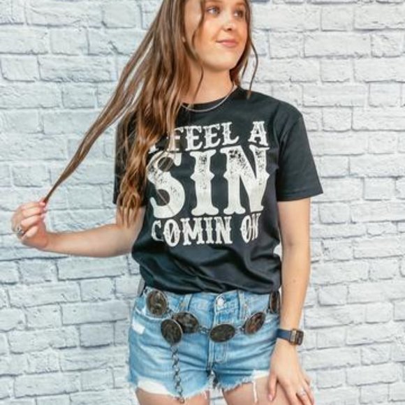 I FEEL A SIN COMIN ON Handmade Graphic Tee - Picture 5 of 6